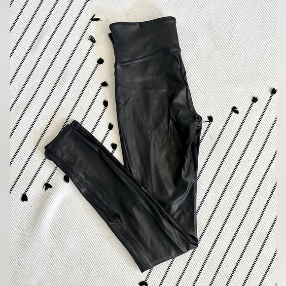 SPANX faux leather leggings - Picture 2 of 4